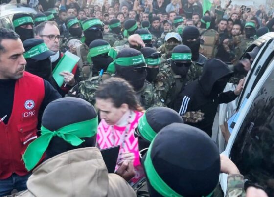 Ateşkesin ardından ilk rehine takası yapıldı | Hamas 3 İsrailli kadın rehineyi teslim etti, İsrail 90 Filistinliyi serbest bıraktı - Son Dakika Dünya Haberleri