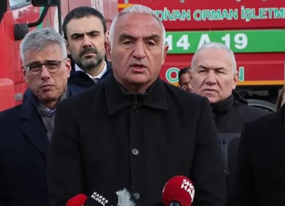 Bakan Ersoy: "Otelin itfaiye tarafından verilmiş yangın yeterlilik belgesi mevcut"