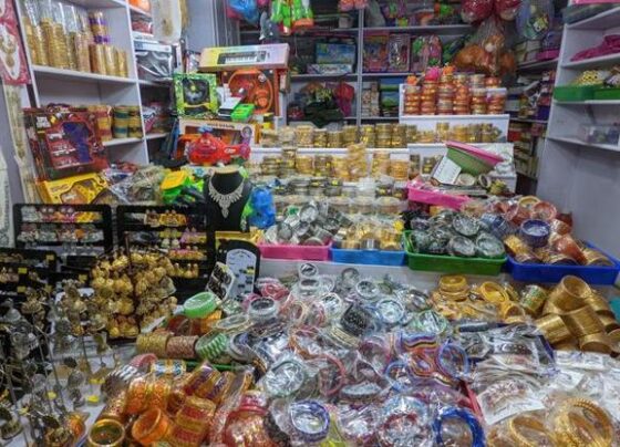 Bakkallar zincir market kültürüne direniyor