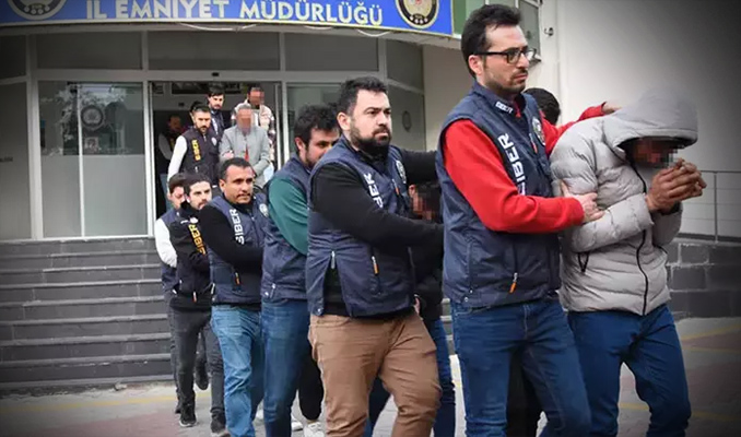 Balıkesir merkezli dolandırıcılık operasyonu: 13 kişi tutuklandı haberi