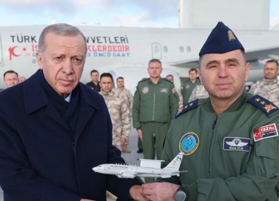 Başkan Erdoğan Askeri Erken İhbar Uçağı'nı inceledi