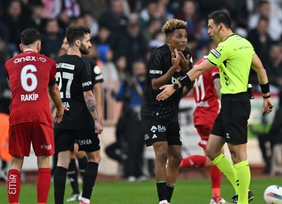 Beşiktaş'tan paylaşım: "Dikkat, çimlere basmak sarı karttır" - Son Dakika Spor Haberleri