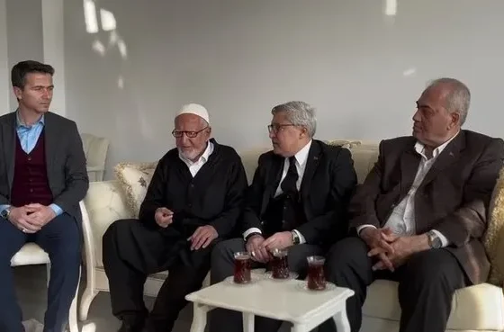 Hataylı 93 yaşındaki depremzede Osman Er TOKİ tarafından yapılan evine kavuştu: Yaylada bir çardak kurar gibi evler bitti
