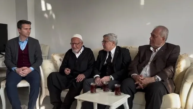 Hataylı 93 yaşındaki depremzede Osman Er TOKİ tarafından yapılan evine kavuştu: Yaylada bir çardak kurar gibi evler bitti
