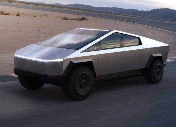 ingiltere-gelen-tesla-cybertruck-trafikten-men-edildi
