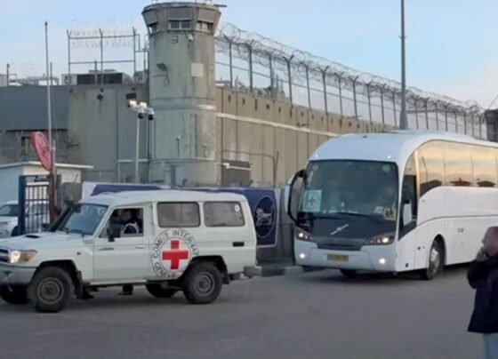 İsrail ile Hamas arasındaki ateşkes anlaşmasında ilk koşul yerine getiriliyor |İsrail Basını: Kızılhaç 3 kadın rehineyi teslim aldı - Son Dakika Dünya Haberleri