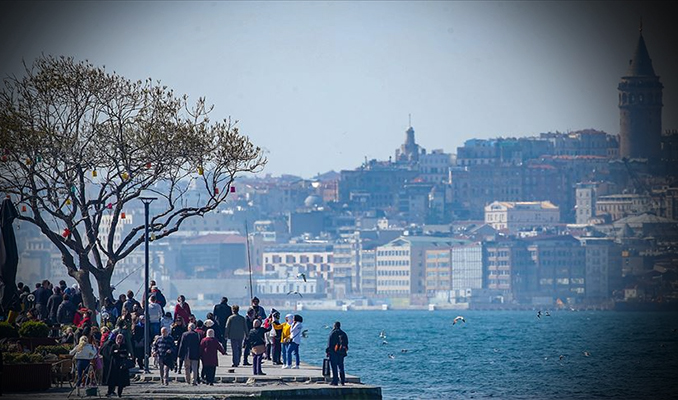 İstanbul’un giderek artan trafiği kar yağışını etkiliyor haberi
