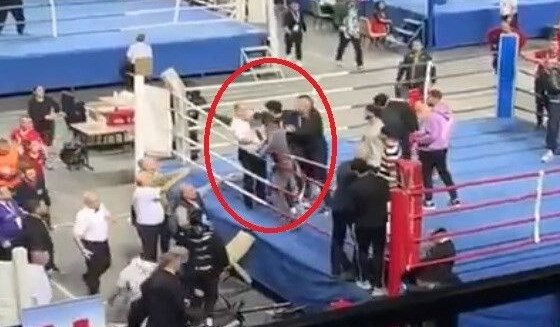 Kick boks maçında kavga ring dışına taştı: Biri hakem iki yaralı