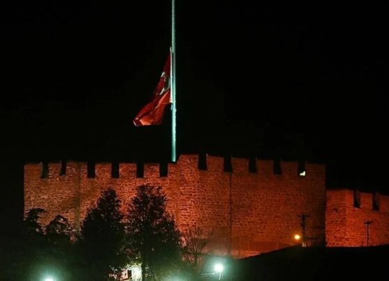 Milli yas nedeniyle bayraklar yarıya indirildi