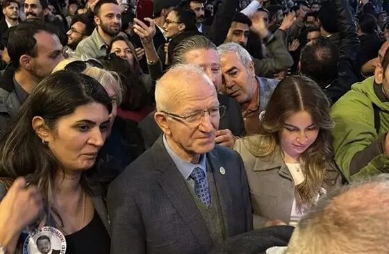 SON DAKİKA | PKK'lı teröristlere kucak açmışlardı! İstanbul Barosu Kurultaya gidiyor