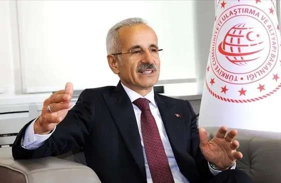 16 yaş altınına sosyal medya sınırlaması geliyor! Bakan Uraloğlu tarih vererek duyurdu
