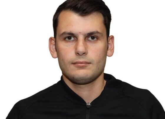 Amatör maçta oyundan atılan futbolcu hakemi bıçakladı - 1