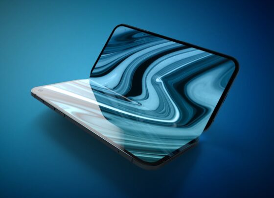 Apple'dan ilk katlanabilir iPhone için Çin çıkartması!
