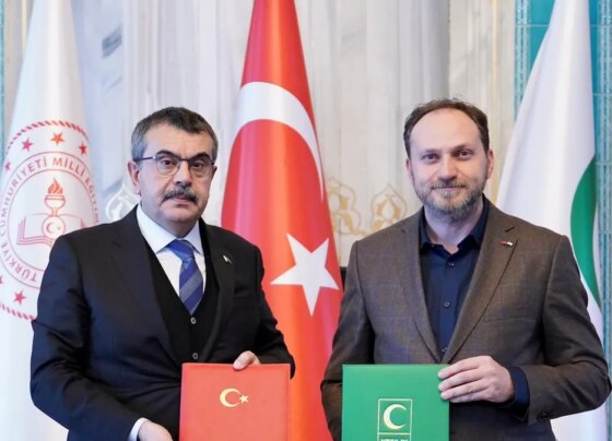 Bakan Tekin: Her açıdan bağımsız bir gençlik için el ele güzel şeyler yapacağız
