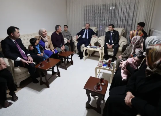 Başkan Erdoğan'dan depremzede aileye ziyaret!