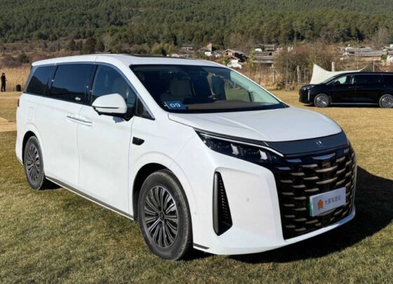 Çin otomotiv devleri Dongfeng ve Changan birleşiyor