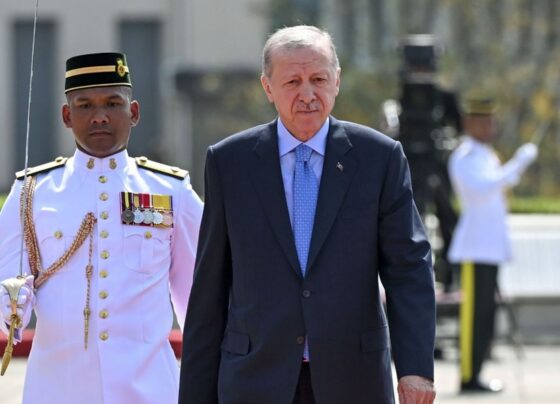 Cumhurbaşkanı Erdoğan Malezya'da resmi törenle karşılandı - Son Dakika Türkiye Haberleri