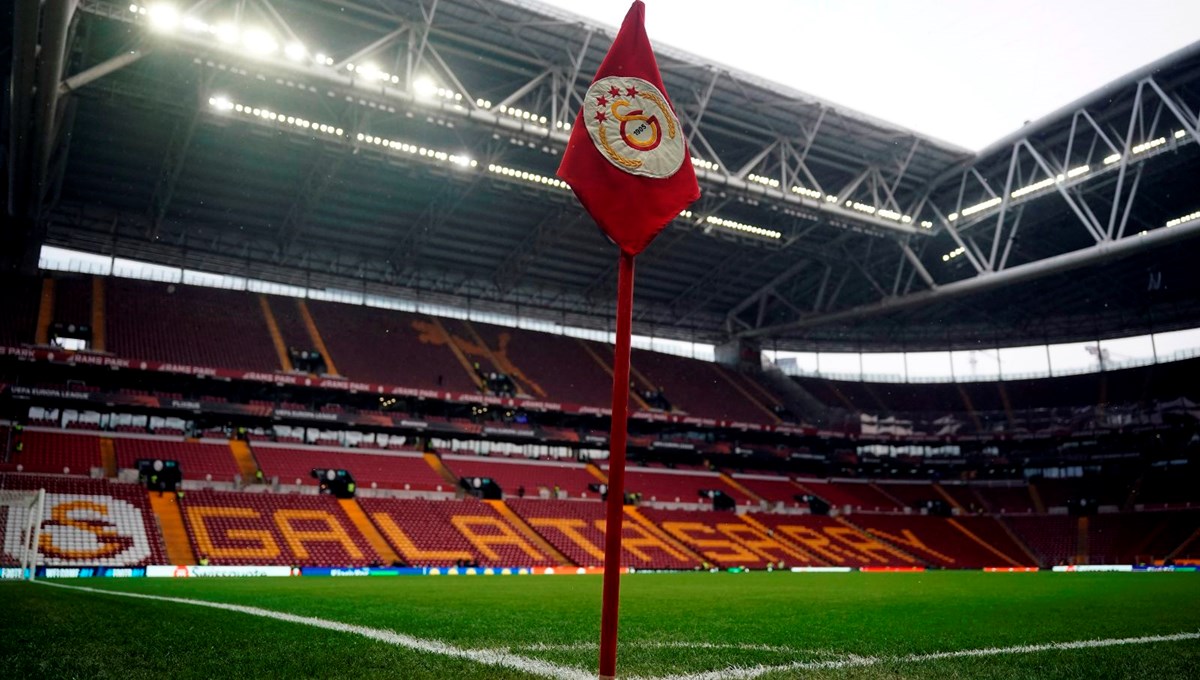Galatasaray – AZ Alkmaar maçına zemin hazır