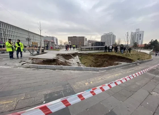 Mansur Yavaş’ın büyük rüyası çöktü: Ulus Meydanı 1 yıl bile dayanamadı!