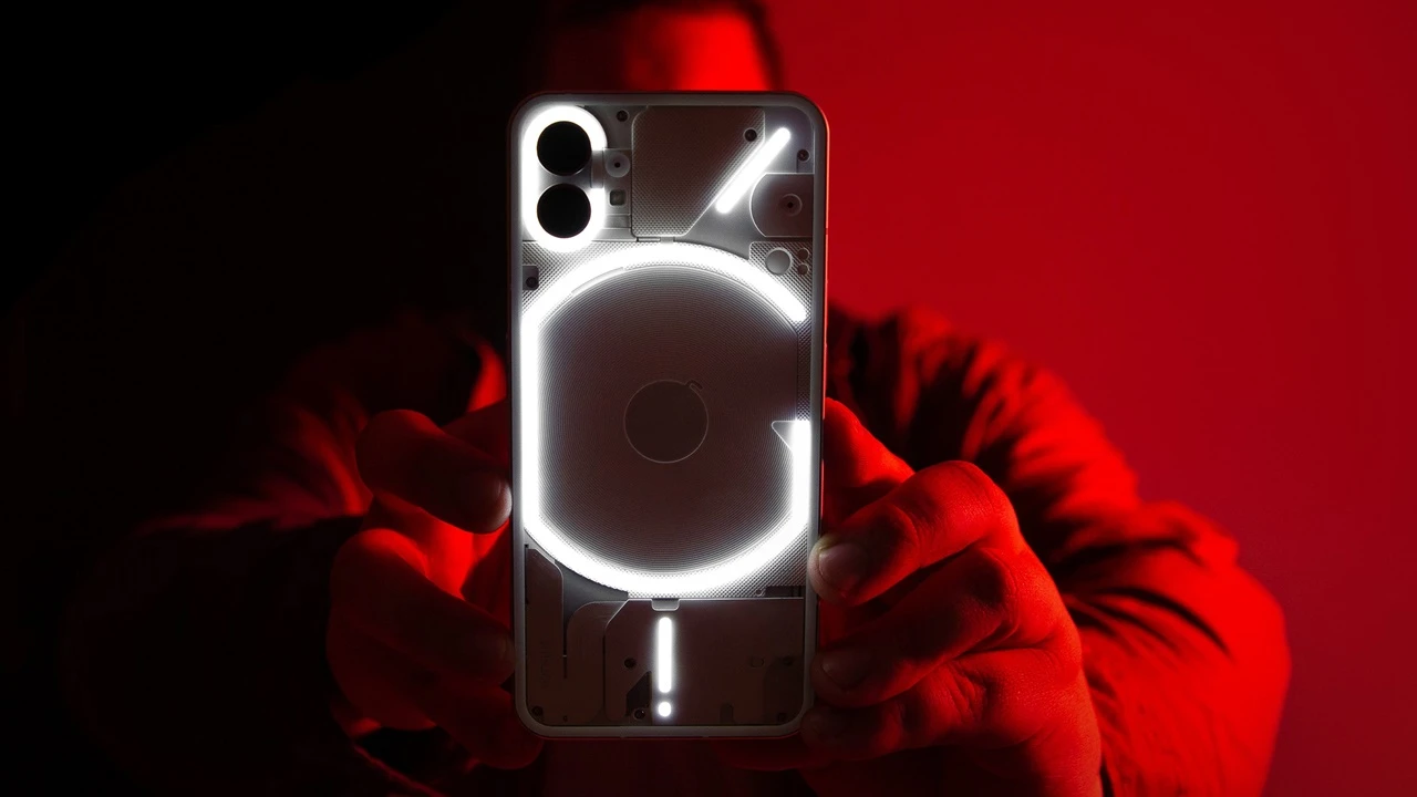 Nothing Apple ile dalga geçti: Sonra özür diledi!