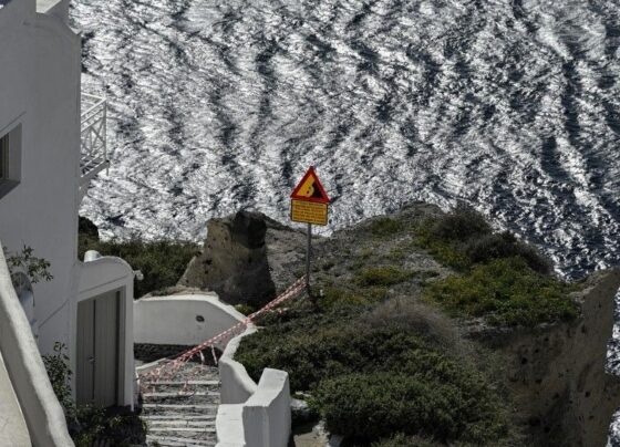 Santorini'de sismik kriz: "Sular şimdilik duruldu, adanın geleceği belirsiz"