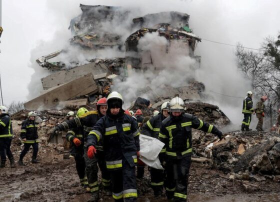 Savaşta şiddet dolu gün: Ukrayna bombaları yatılı okulu yerle bir etti, Rus saldırılarında15 kişi öldü - Son Dakika Dünya Haberleri