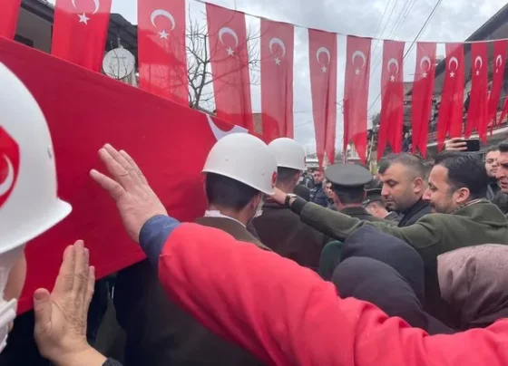 Şehidin naaşı baba evinden dualarla uğurlandı