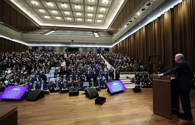 Son dakika: Başkan Erdoğan’dan Özgür Özel’e çok sert tepki: Ayaklarını denk al, haddini bileceksin