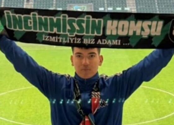 Tribünden düşen genç taraftar yaşam mücadelesi veriyor - Son Dakika Spor Haberleri