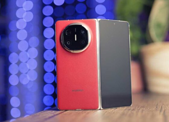 Üçe katlanır Huawei Mate X6 Türkiye’de! İşte fiyatı