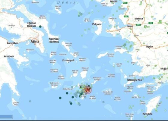 Yunanistan'da deprem fırtınası: Santorini Adası'nda toprak kaymaları