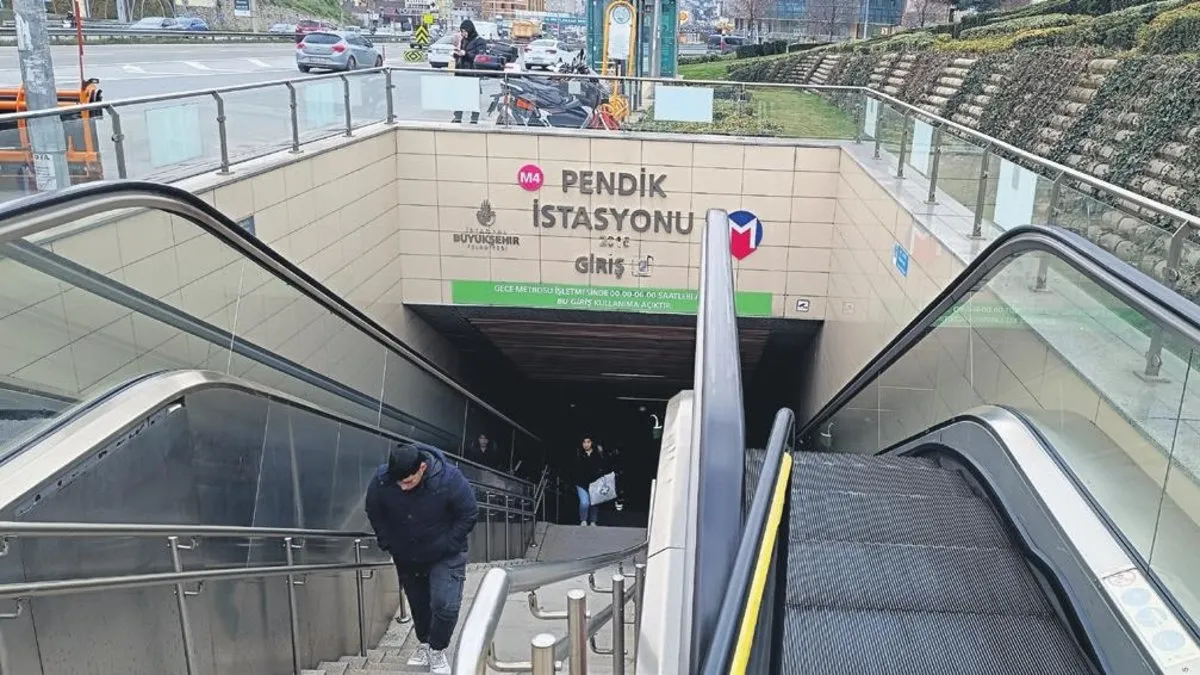 Yürüyen merdiven faciası: Yaşlı kadının parmakları koptu