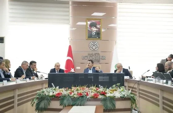 Bakan Murat Kurum'dan deprem fırsatçılarına tepki: 5 bin TL'ye beton mu olur? Bu işi 1 hafta içinde halledelim!