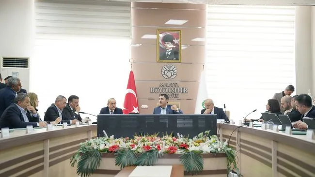 Bakan Murat Kurum’dan deprem fırsatçılarına tepki: 5 bin TL’ye beton mu olur? Bu işi 1 hafta içinde halledelim!