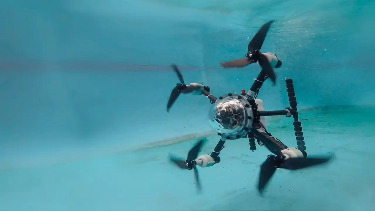 Çinliler, hem uçan hem yüzen drone geliştirdi!