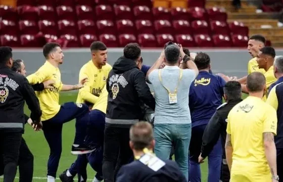 Fenerbahçeli futbolcu Mert Hakan Yandaş hakim karşısında: Saldırıya karşı refleks olarak ittim!