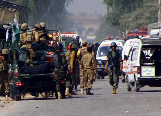 Pakistan'da bombalı saldırı: 5 güvenlik görevlisi hayatını kaybetti - Son Dakika Dünya Haberleri