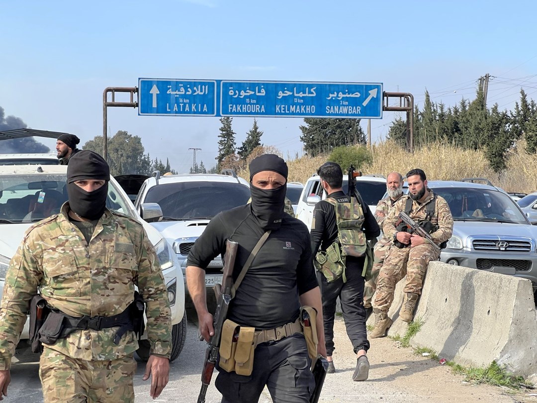 Suriye’de Esad güçlerine operasyon | Lazkiye olaylarının fitilini ateşleyen isim: Giyas Delle – Son Dakika Dünya Haberleri