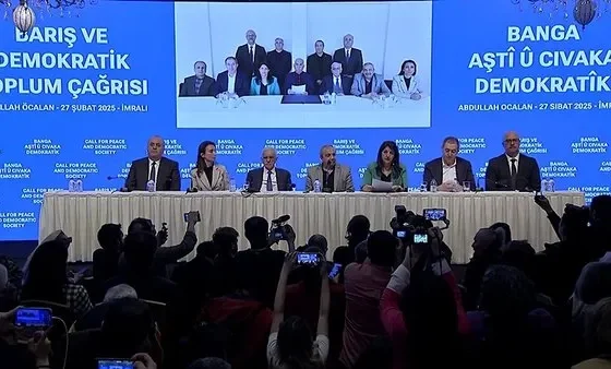 Terörsüz Türkiye hamleleri ve CHP'nin sürece bakışı: Silahların bırakılması işlerine gelmiyor | Mahmut Övür yazdı