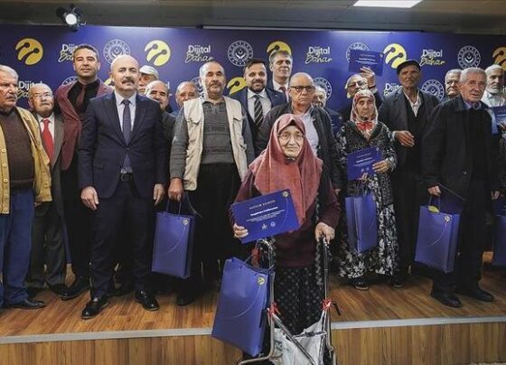 Turkcell huzurevlerinde teknoloji odaları açmaya devam ediyor