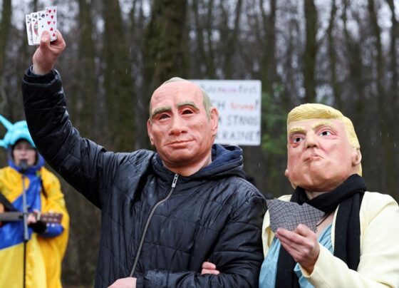 Ukraynalılar ABD Büyükelçiliği önünde Trump'ı protesto etti - Son Dakika Dünya Haberleri