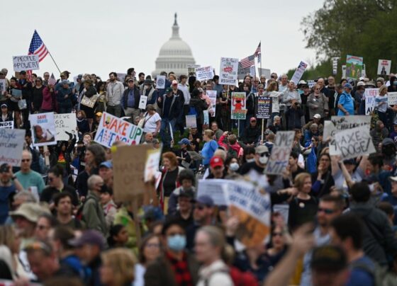 ABD’de on binlerce kişi Trump ve Musk’ı protesto etti - Son Dakika Dünya Haberleri
