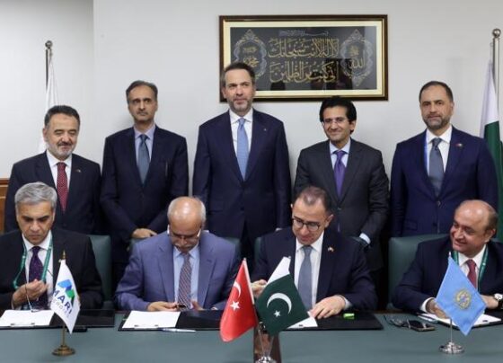 Bakan Bayraktar Pakistan’da TPAO, Pakistan denizlerinde petrol ve doğal gaz arayacak