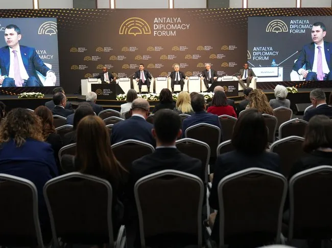Bakan Kurum: Paris İklim Anlaşması’nın onay sürecinde kıran kırana diplomasi yürüttük