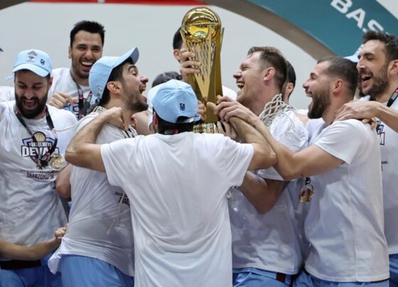 Basketbol Süper Ligi’nde şampiyon olan Trabzonspor kupasını aldı - Son Dakika Spor Haberleri