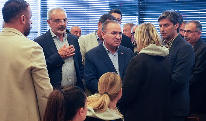Bozdağ’dan, Önder’in tedavi gördüğü hastaneye ziyaret haberi
