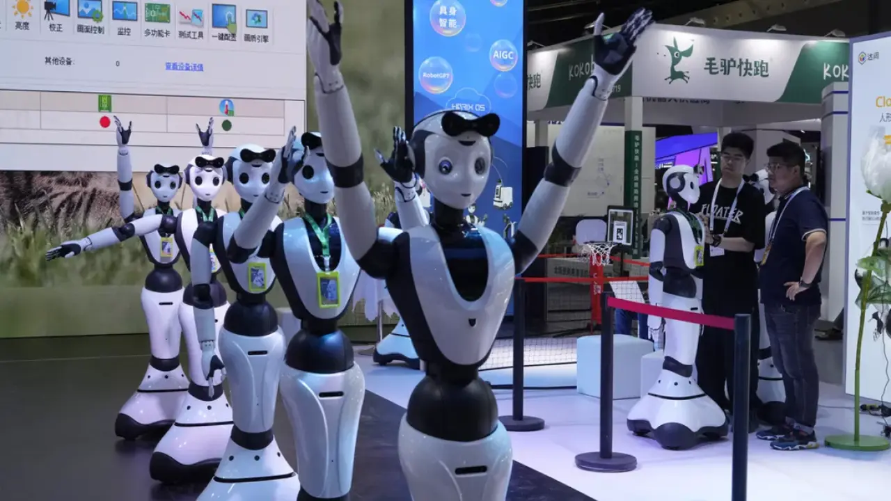 Çin, insansı robot eğitim merkezi kuruyor!