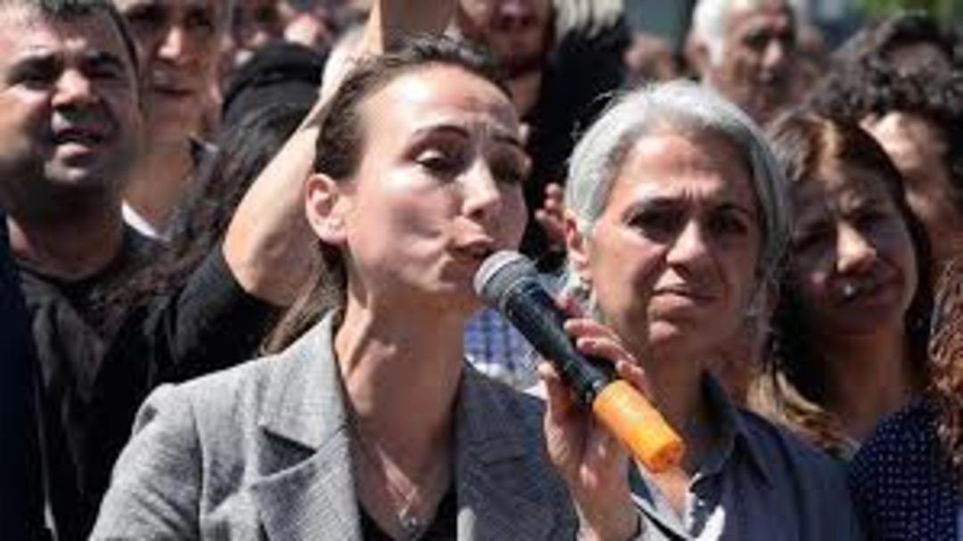 DEM Parti Eş Genel Başkanı Tülay Hatimoğulları’ndan sert açıklama! “İkinci kritik eşiği açması gereken iktidar ve devlettir”