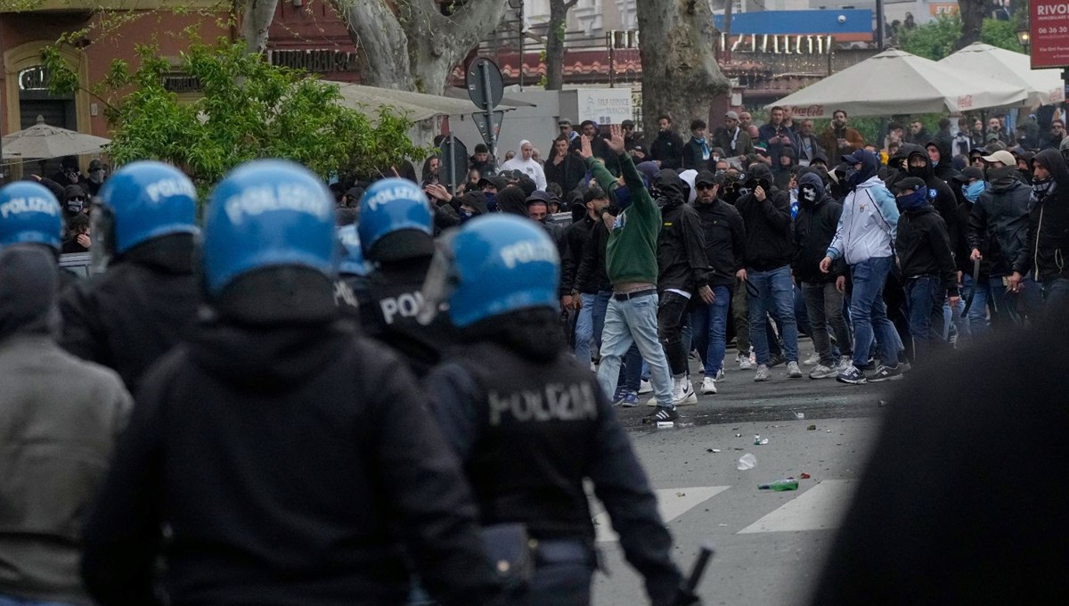 Derbide ortalık savaş alanına döndü 13 polis yaralandı: “Bunlar taraftar değil, suçludur”