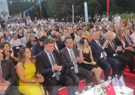 Dilruba Kayserilioğlu Özgür Özel’i yerden yere vurdu: İçeri giren gençlerimizin arkasındayım diyor ama…